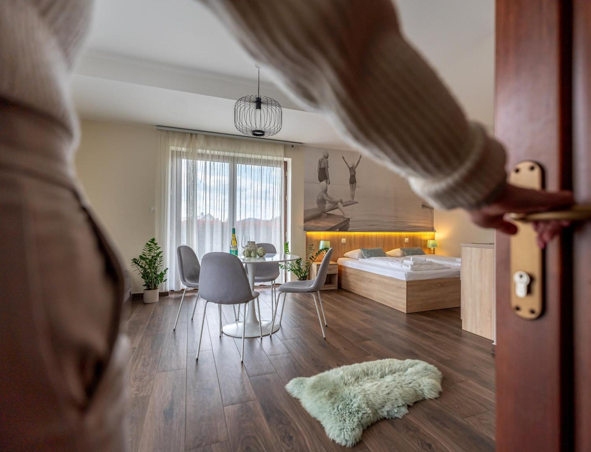 טיהאני Pilger Apartments מראה חיצוני תמונה